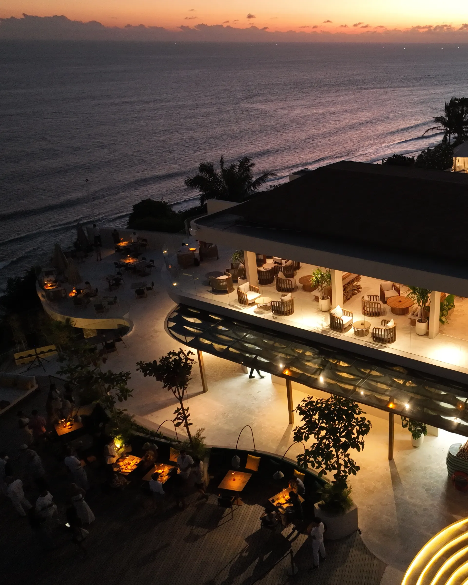乌鲁瓦图 Kokoon Restaurant 海景用餐